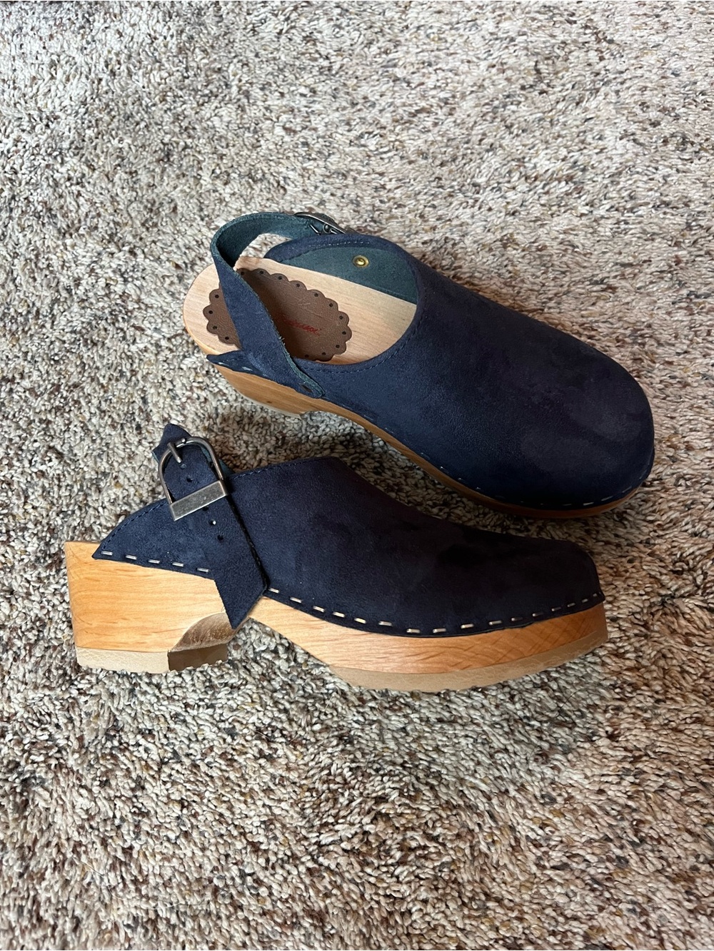 Hanna Andersson Girls Navy Suede Slingback Clogs. Size 34
